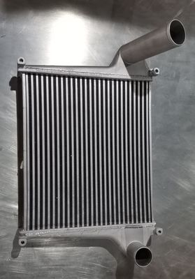 Refrigerador intermedio espesado de Hino del tubo para el radiador AZ9525530003