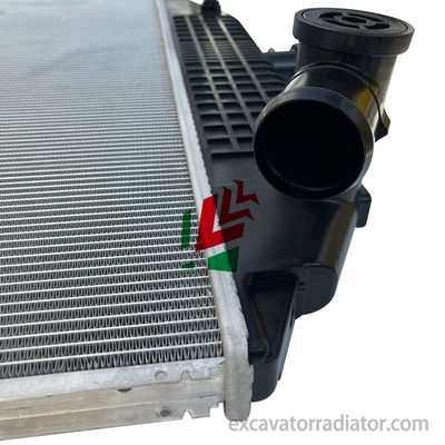 Hino 57038 Venta caliente de camión Motor Radiador Tanque fabricante Sistema de enfriamiento con soldadura de aluminio