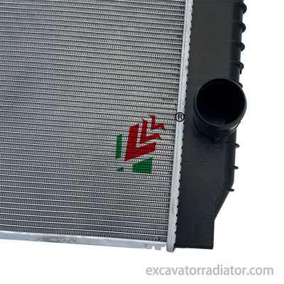 Hino 57038 Venta caliente de camión Motor Radiador Tanque fabricante Sistema de enfriamiento con soldadura de aluminio