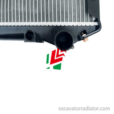 Radiador de refrigeración del motor para el camión QingLing 700P Sistema de refrigeración del radiador del camión Intercooler Assembly Coche de pasajeros