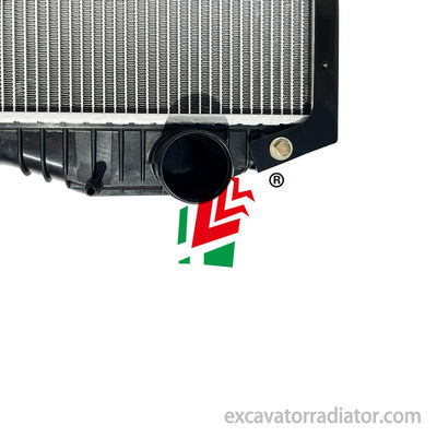 Hino K13 Accesorios para radiadores de camiones Fabricante Refrigeración del tanque de agua Ensamblaje de aluminio Sistema de refrigeración del motor del tanque de agua